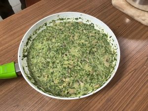 Kochen verbindet und macht Spaß - Spinat mit Lachs