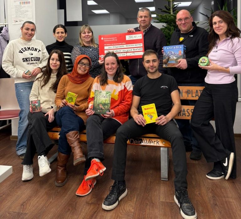 Teilnehmende des ersten Spieleabends im Heidberg